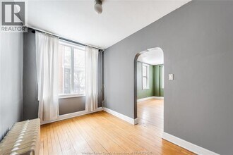 1701 Wyandotte St E in Windsor, ON - Building Photo - Building Photo