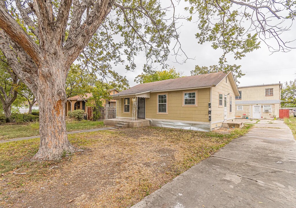 106 Southway Dr in San Antonio, TX - Foto de edificio