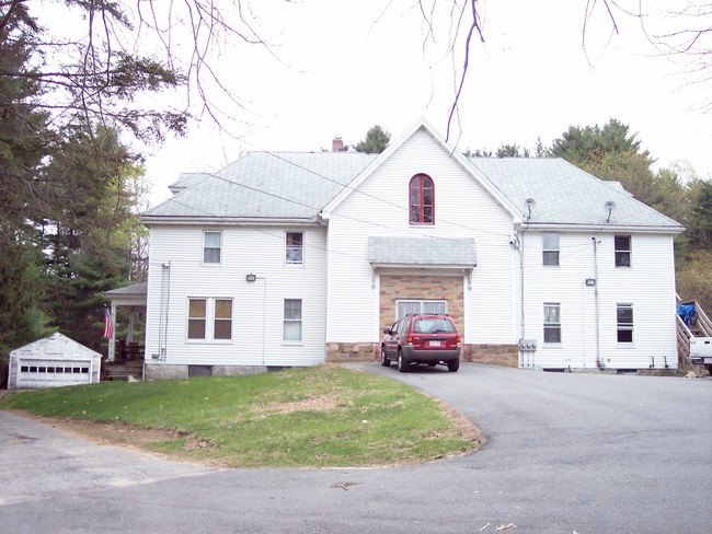 147 Main St in Upton, MA - Building Photo - Building Photo