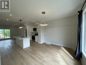 440 Veterans Dr in Barrie, ON - Building Photo - Building Photo