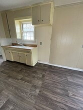 1722 E 2nd Ave in Hutchinson, KS - Building Photo - Building Photo