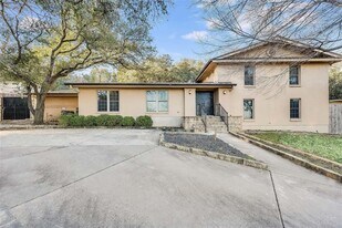 4900 Balcones Dr in Austin, TX - Building Photo