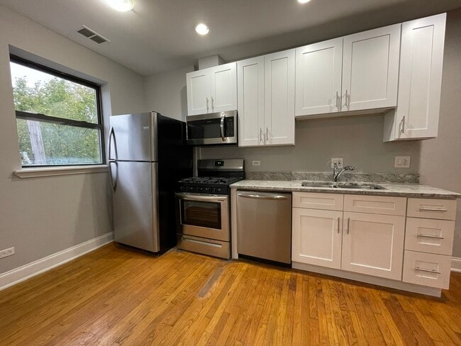 6442 N Hamilton Ave in Chicago, IL - Building Photo - Building Photo