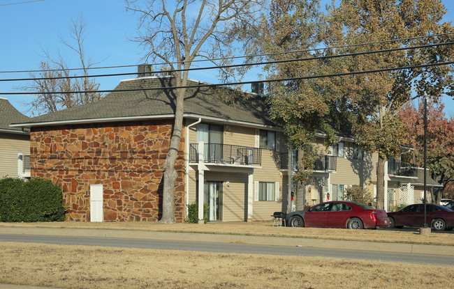 Indian Springs Apartments in Broken Arrow, OK - Building Photo - Building Photo