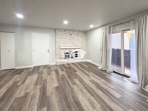 12073 E Harvard Ave in Aurora, CO - Foto de edificio - Building Photo