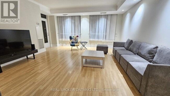 3880 Duke of York Blvd in Mississauga, ON - Building Photo - Building Photo