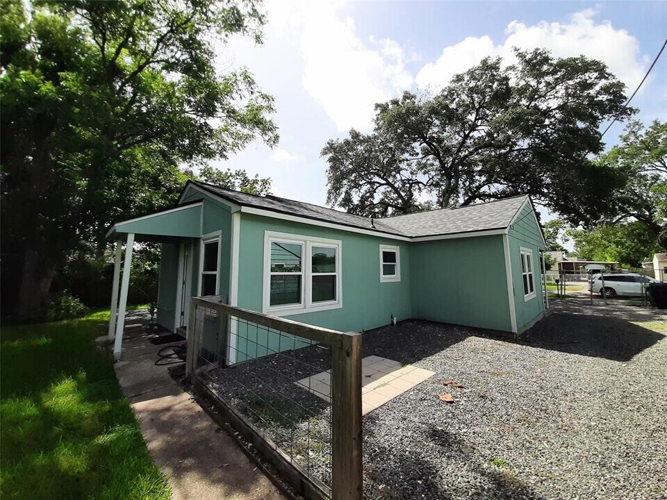 7607 Moss Rose St in Houston, TX - Building Photo