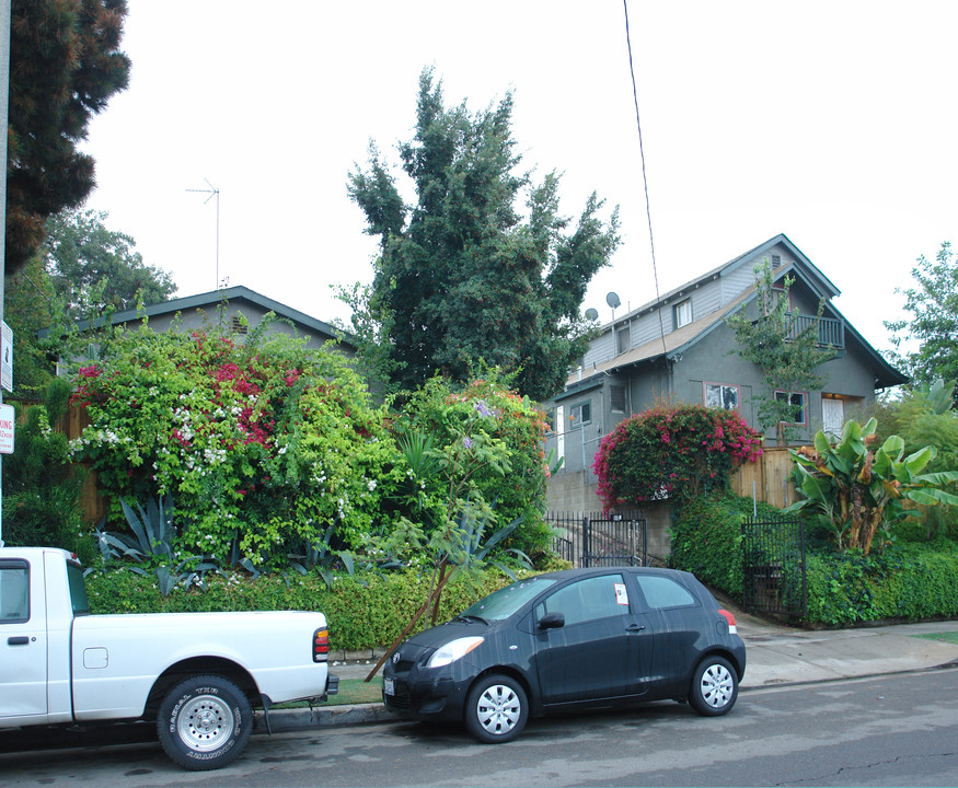 1000-1006 N Coronado St in Los Angeles, CA - Building Photo