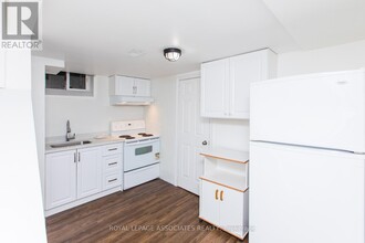 24 Shoreview Dr in Toronto, ON - Building Photo - Building Photo