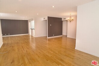 416 N Oakhurst Dr in Beverly Hills, CA - Building Photo - Building Photo