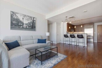 325 Seventh Ave, Unit 1707 in San Diego, CA - Building Photo - Building Photo