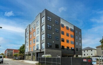 15 S 13th St in Newark, NJ - Building Photo - Building Photo