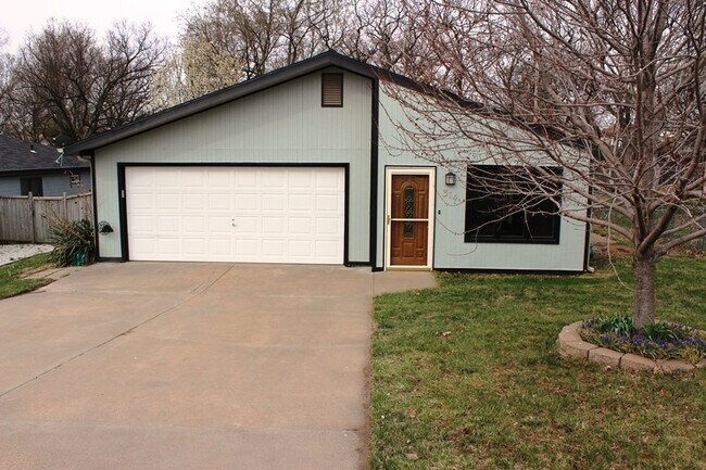 314 Palomino Ln in Ogden, KS - Building Photo - Building Photo