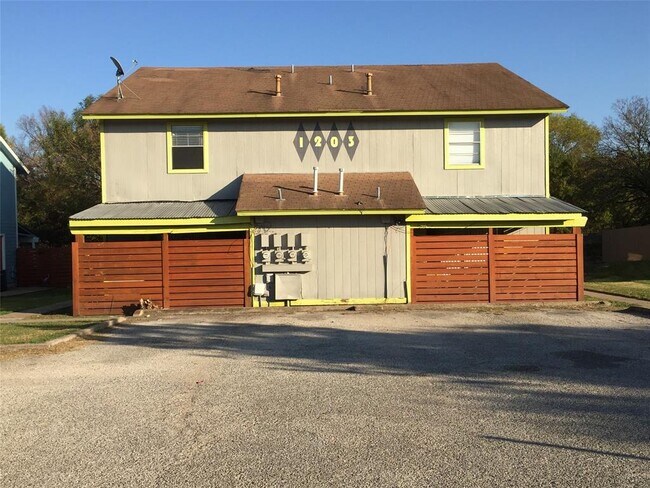 property at 1203 Southport Dr
