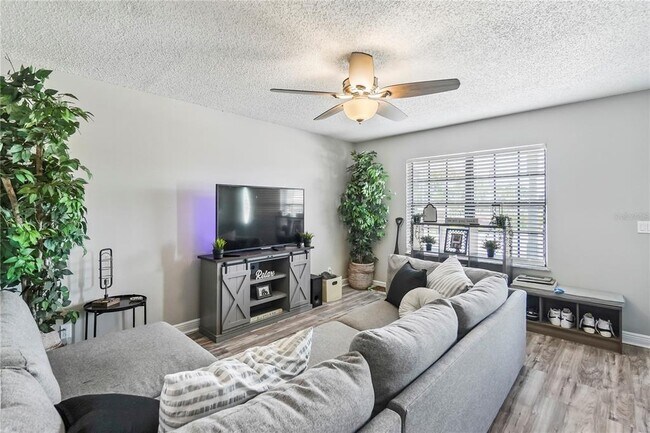 1059 Apollo Beach Blvd in Apollo Beach, FL - Building Photo - Building Photo
