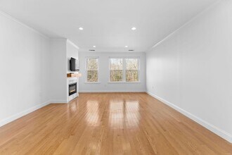 97 Anderer Ln, Unit 305-T in Boston, MA - Foto de edificio - Building Photo