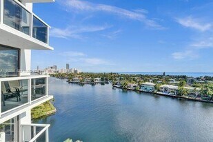20515 E Country Club Dr in Miami, FL - Building Photo