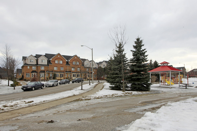 Meadowvale Rd in Toronto, ON - Building Photo - Primary Photo