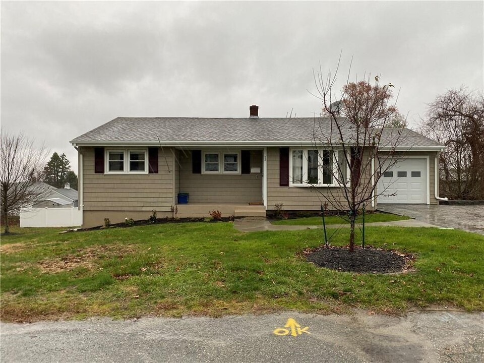22 Seaview Ct in Tiverton, RI - Foto de edificio