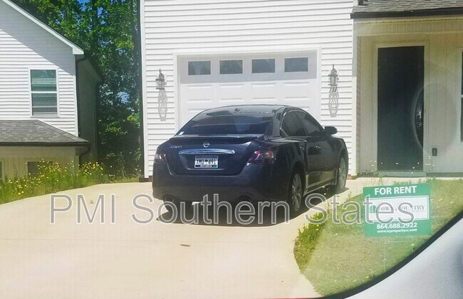 111 Solis Ct in Travelers Rest, SC - Foto de edificio - Building Photo