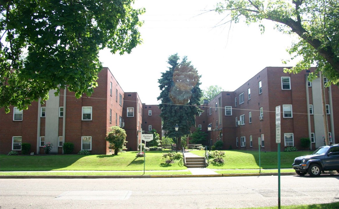 Mackland Manor in Kittanning, PA - Building Photo