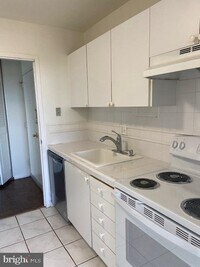 1 E University Pkwy photo'