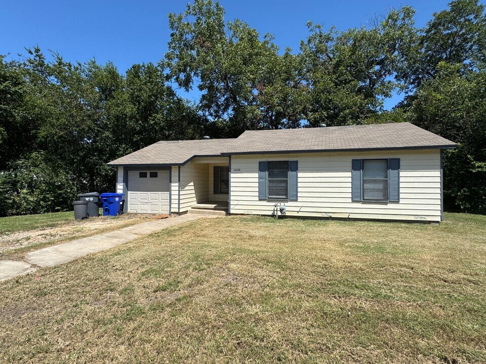 1508 Shelburne St in Waco, TX - Building Photo