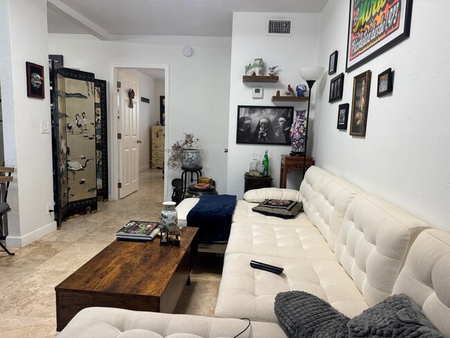 1470 N Dixie Hwy in Fort Lauderdale, FL - Building Photo - Building Photo