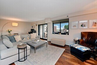 48 Groveland Terrace in Minneapolis, MN - Building Photo - Building Photo