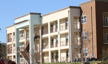 6007 Grissom Rd in San Antonio, TX - Building Photo - Building Photo