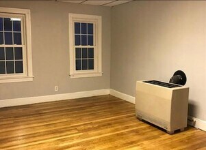 1106 W Rock Spring Rd in Greenville, NC - Building Photo - Building Photo