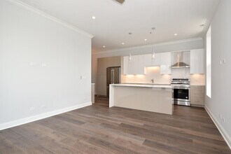 6555 W North Ave-Unit -204 in Oak Park, IL - Building Photo - Building Photo
