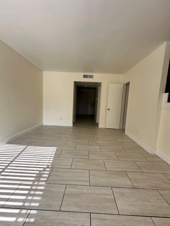 3318 E Sierra Madre Ave in Fresno, CA - Building Photo - Building Photo