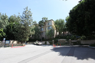 Bella Montagna in Woodland Hills, CA - Building Photo - Building Photo