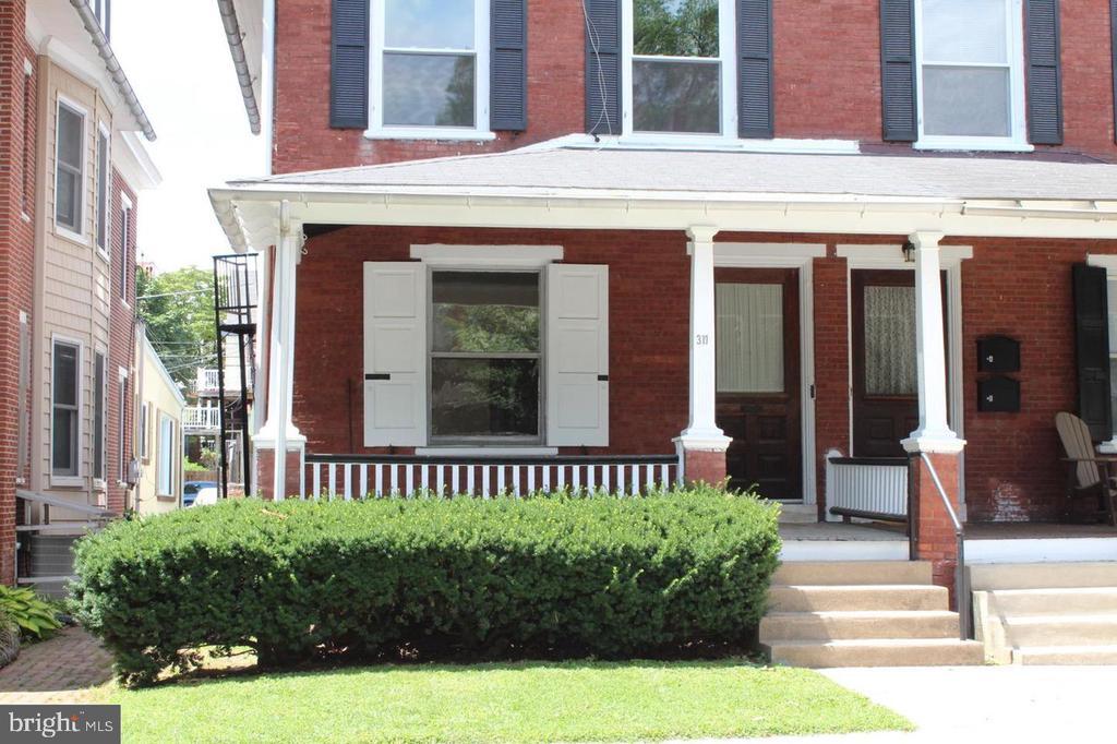 311 Dean St in West Chester, PA - Building Photo