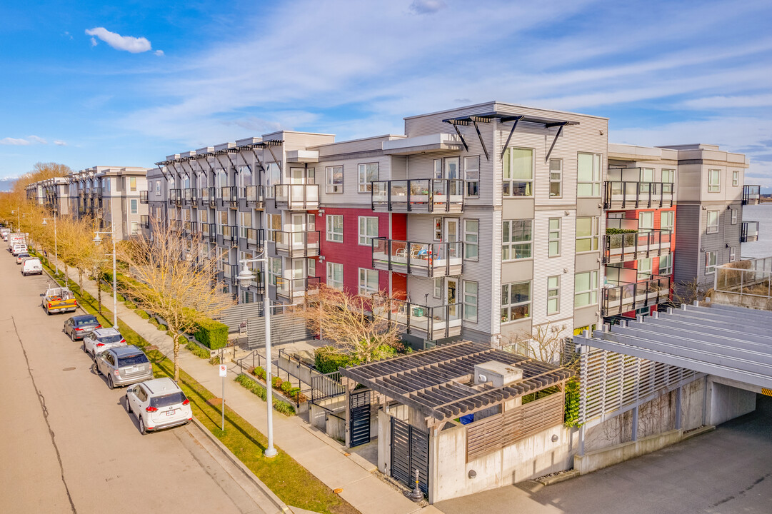 Riverport Flats R4 in Richmond, BC - Building Photo