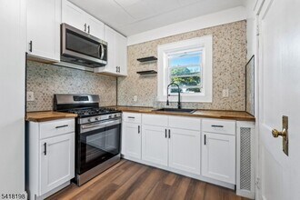 120B Little Pl in South Bound Brook, NJ - Foto de edificio - Building Photo