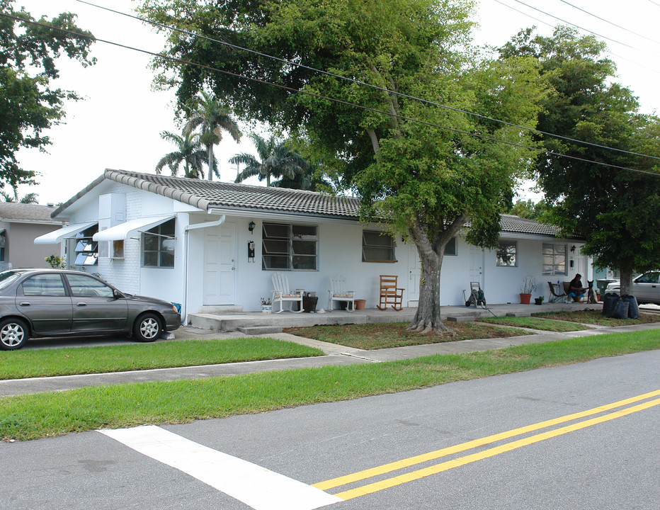 130 SE 1st Ter in Dania Beach, FL - Foto de edificio