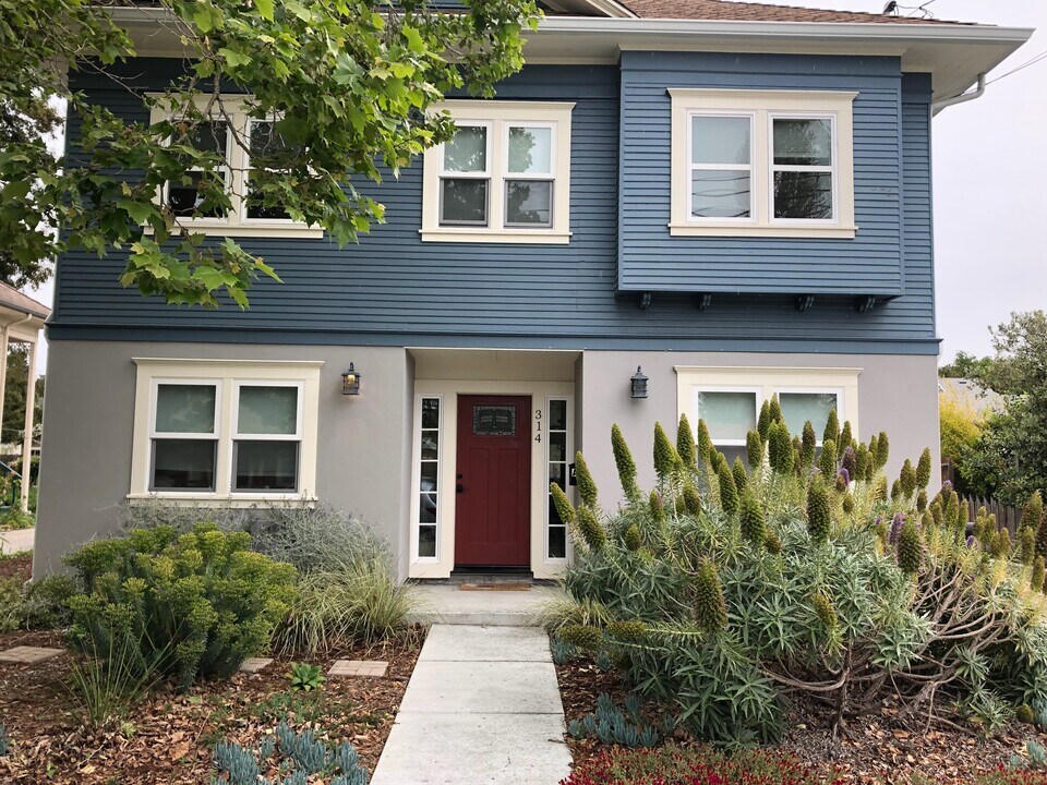 314 Rigg St, Unit Upstairs Unit B in Santa Cruz, CA - Building Photo