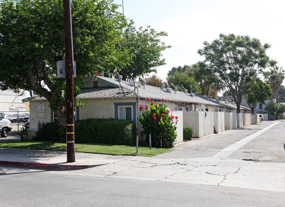 Hayvenhurst Villas Apartments in Van Nuys, CA - Building Photo