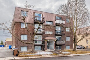 370 De Noirmoutier Rue in Laval, QC - Building Photo