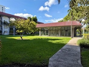 8101 SW 72nd Ave in Miami, FL - Building Photo - Building Photo