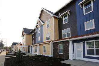 Woodwind Apartments in Albany, OR - Building Photo - Building Photo