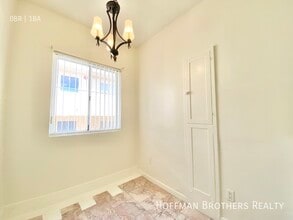 4846 Rosewood Ave, Unit 8 in Los Angeles, CA - Building Photo - Building Photo