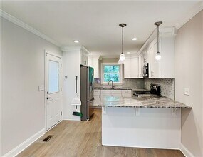878 Lake Ct in Smyrna, GA - Building Photo - Building Photo