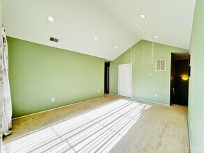 808 Cypress Ln in East Brunswick, NJ - Building Photo - Building Photo