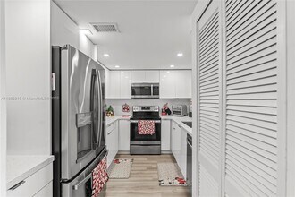 2055 SW 122nd Ave in Miami, FL - Building Photo - Building Photo