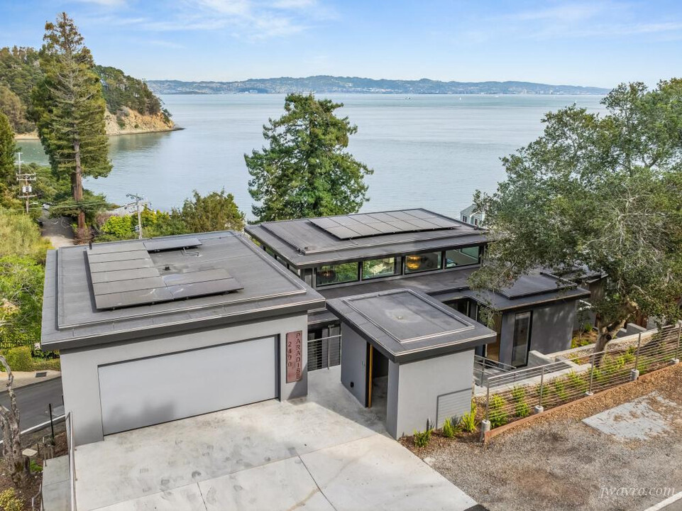 2490 Paradise Dr in Belvedere Tiburon, CA - Building Photo