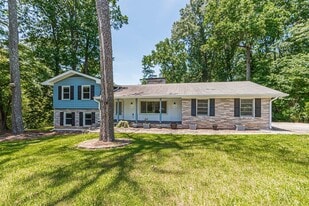 1574 Old Spring House Ln in Dunwoody, GA - Building Photo