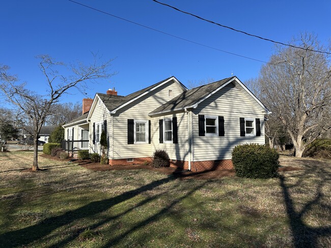 8501 Fairview Rd in Mint Hill, NC - Building Photo - Building Photo